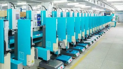 告別漏光開裂！珠海超聲波焊接機重塑后尾燈罩品質標準