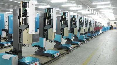 超聲波焊接機(jī)在蓄電池焊接中的應(yīng)用、難點(diǎn)及解決方案